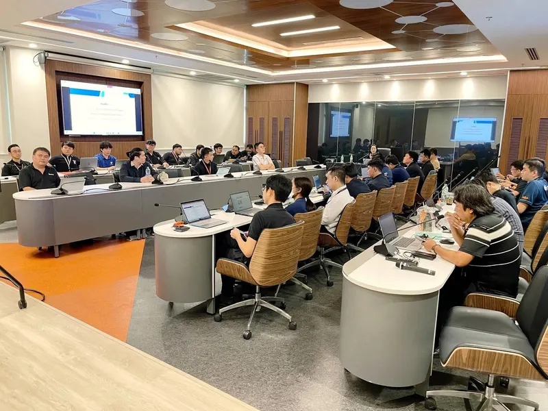 ห้องประชุมของการไฟฟ้านครหลวงขณะฟังบรรยายเรื่องความมั่นคงปลอดภัยไซเบอร์